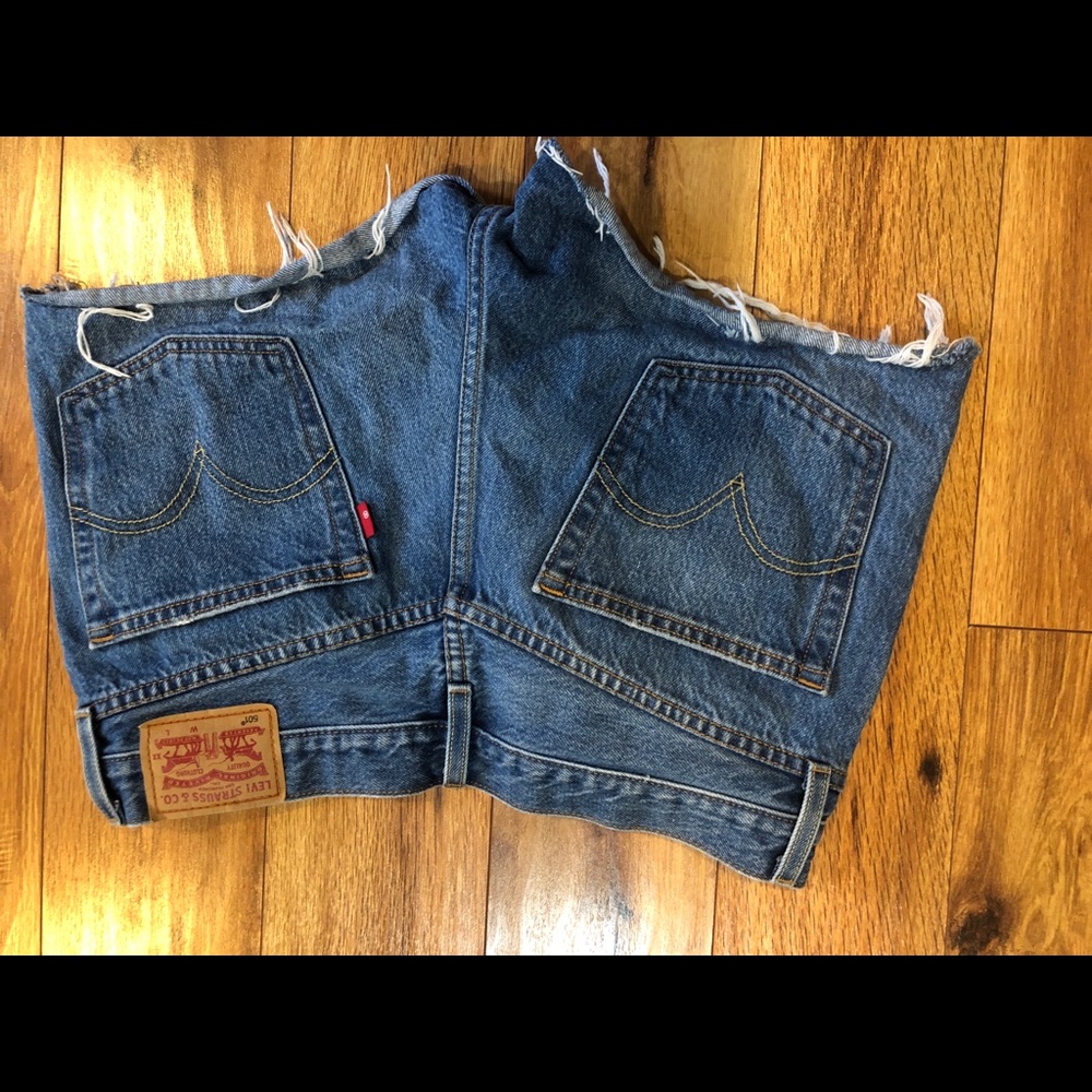 Levi Shorts! - Picture 4 of 7